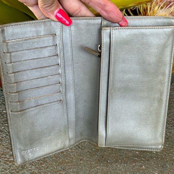 CHANEL CAMELLIA FLORAL LAMB SKIN WALLET GUC  BLACK GREY INTERIOR - Picture 8 of 16